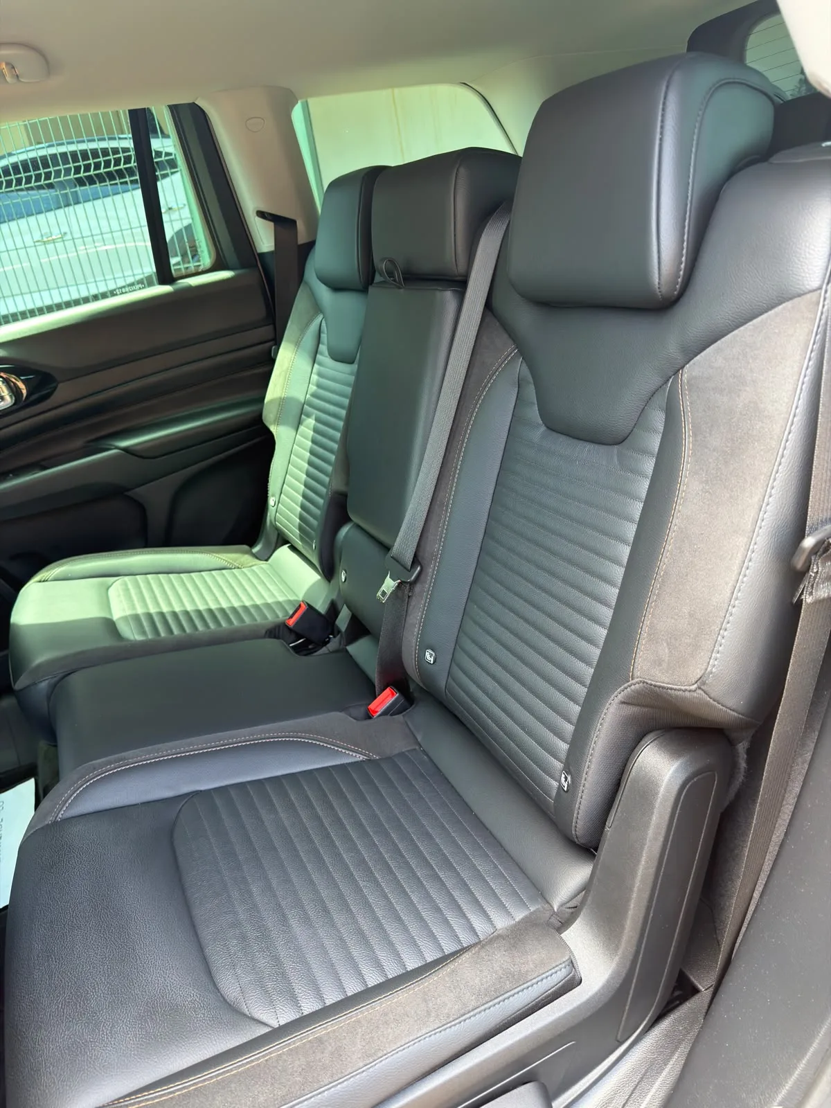 Jeep COMMANDER 2023 — foto 11