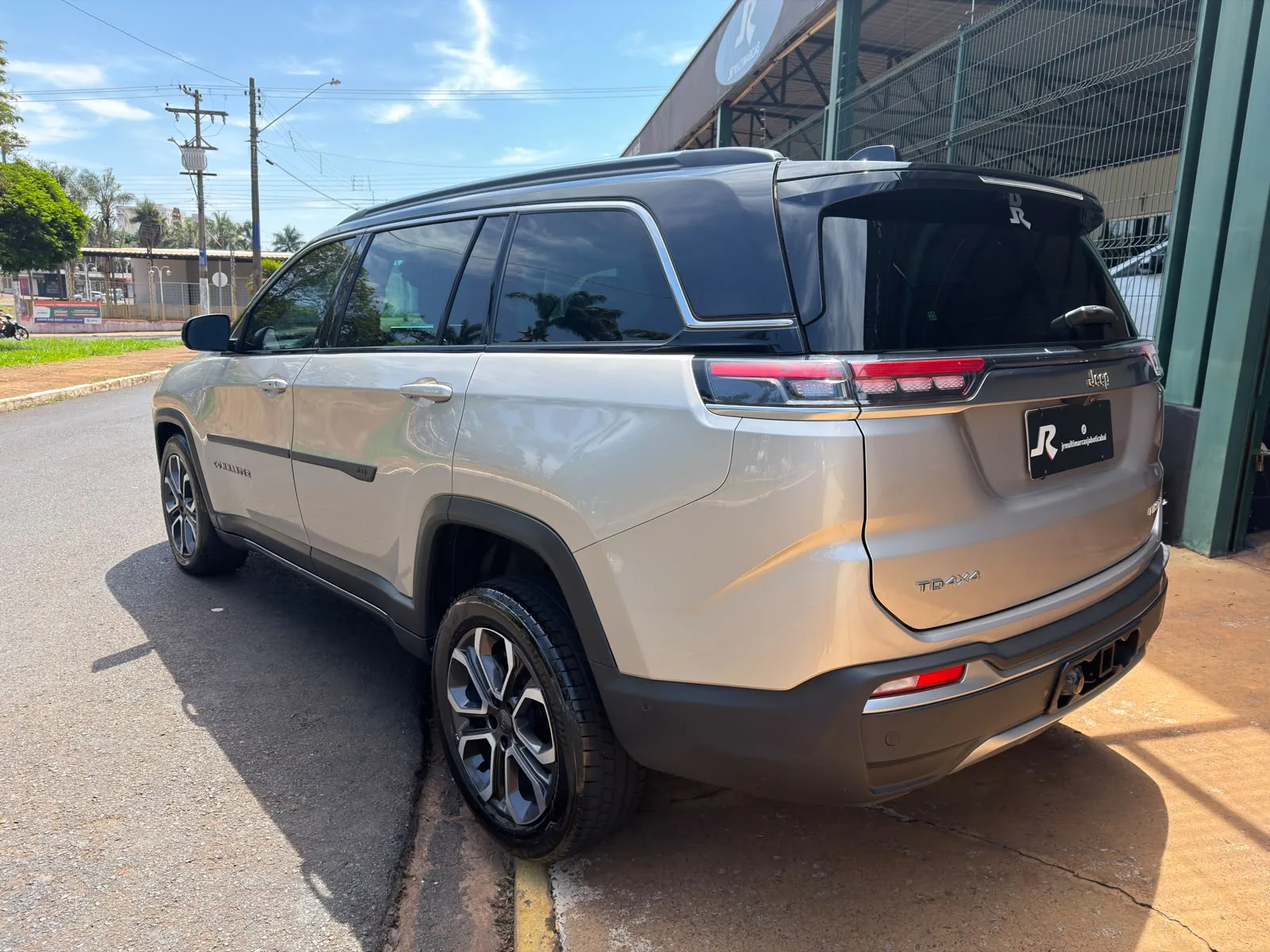 Jeep COMMANDER 2023 — foto 4
