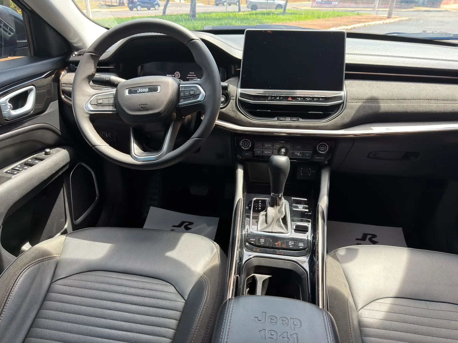 Jeep COMMANDER 2023 — foto 8