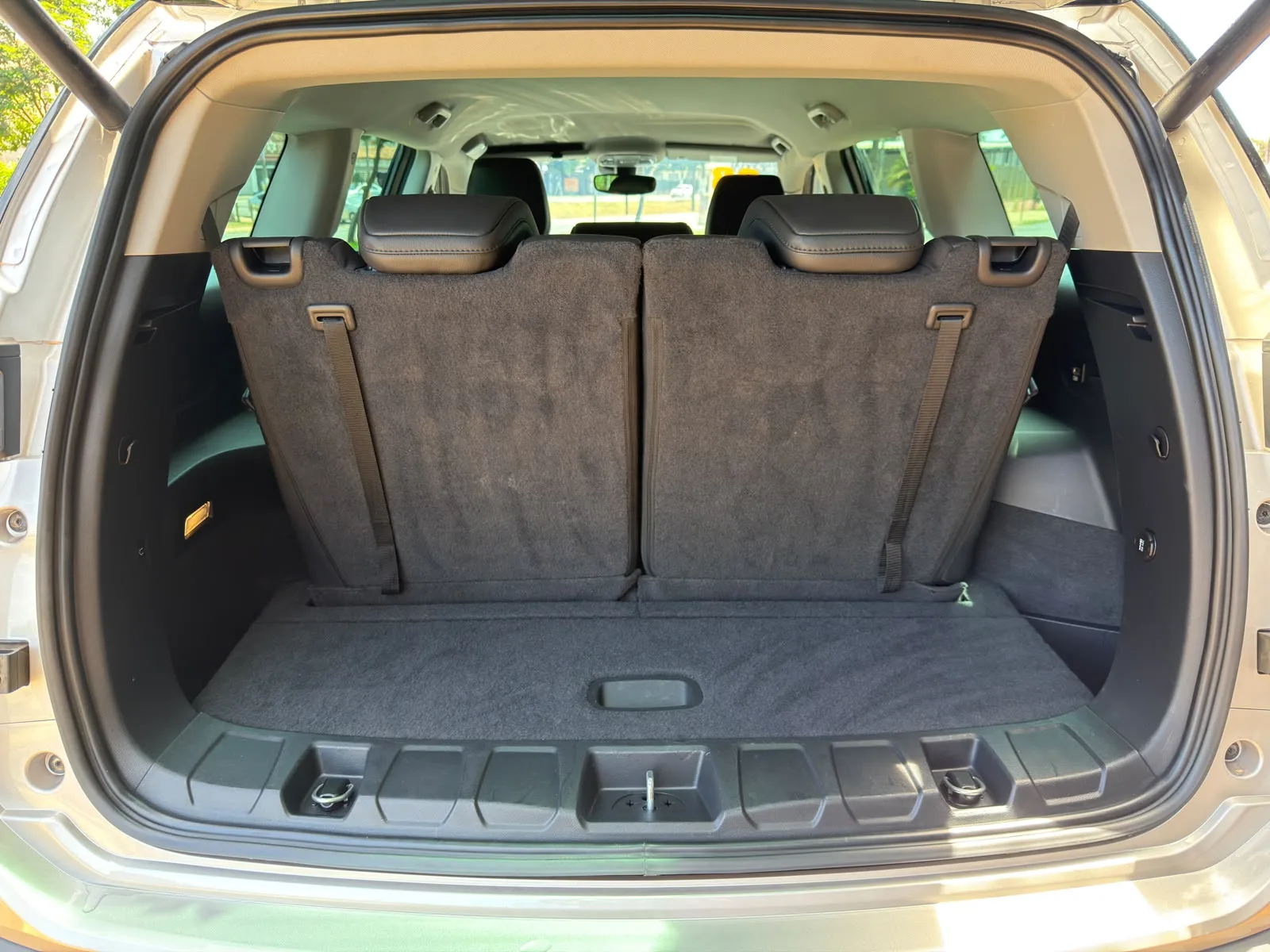 Jeep COMMANDER 2023 — foto 12