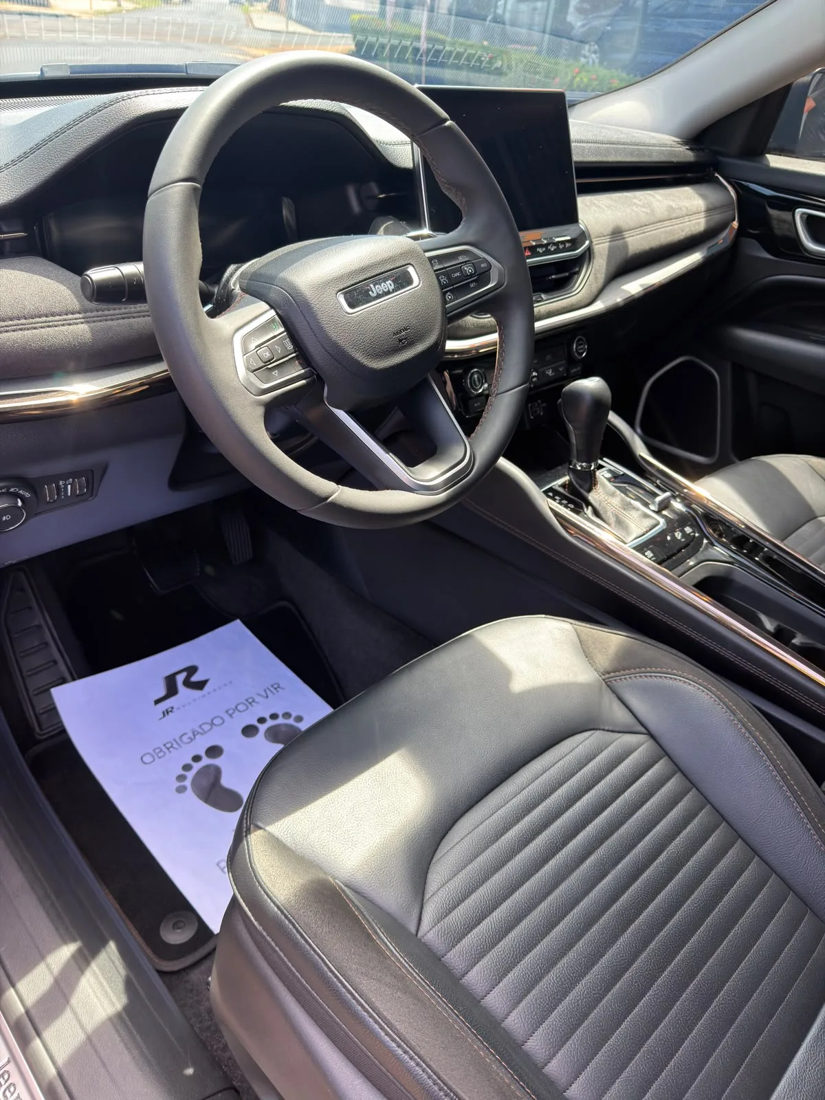 Jeep COMMANDER 2023 — foto 9